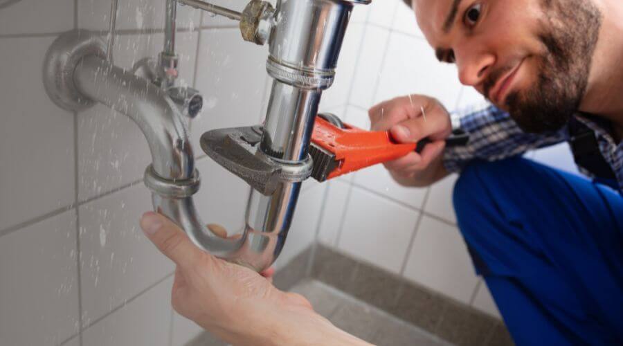 Professional same day plumber services in Iuka, IL